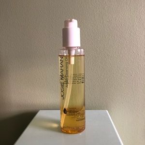 • Josie Maran Argan cleansing oil •